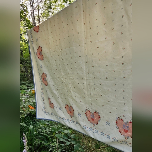 Vintage Cottage Country Floral Heart Patterned Cream Linen Tablecloth - Picture 5 of 5